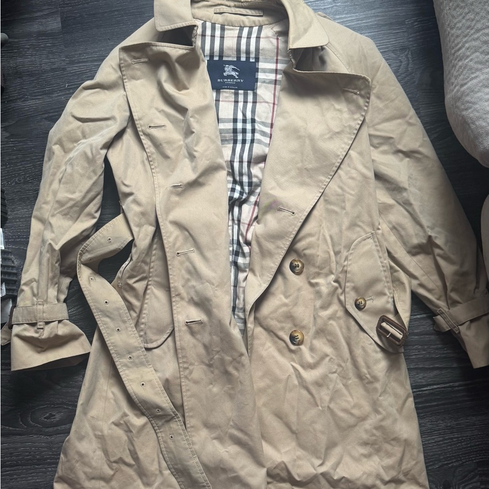 Heritage Burberry London trench , in iconic honey color . Made in ENGLAND!